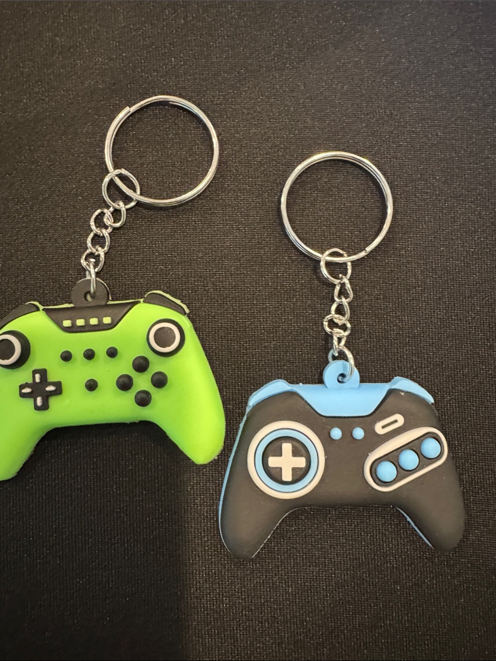 Source Unknown Blue and Green Game Controller Key Holder Set